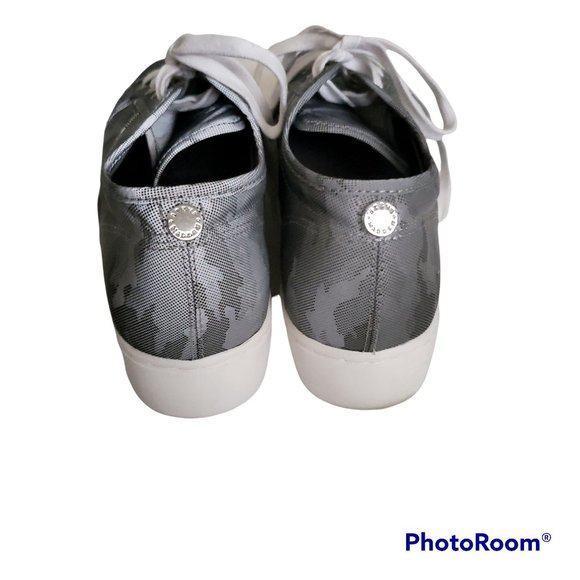 Steve Madden Women's Camo Platform Emmi Sneaker Gray Metallic Shoe Size 9M - Picture 13 of 15